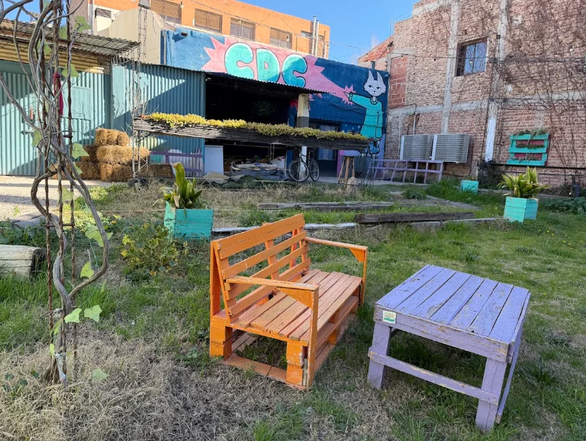 Trabajos de reacondicionamiento del patio de Casa de la Cultura